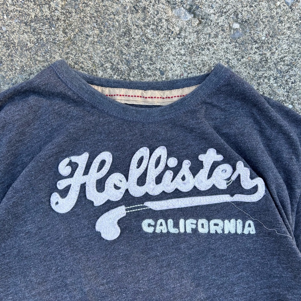 Vintage Y2K Hollister T-Shirt - Picture 2 of 4